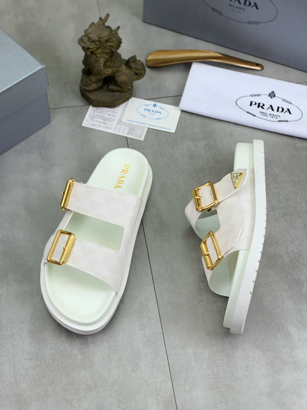 Men's shoes 💰P340💰【New style】🎁🎁🎁 PRADA Prada's new casual slippers, original official website, perfect workmanship, transmitting a kind of noble luxury, sublimating its definition of luxury in Prada's high-end extraordinary craftsmanship. Original combination outsole, code number: 38-44 (45 customized) Multiple colors 🉑️ to choose from